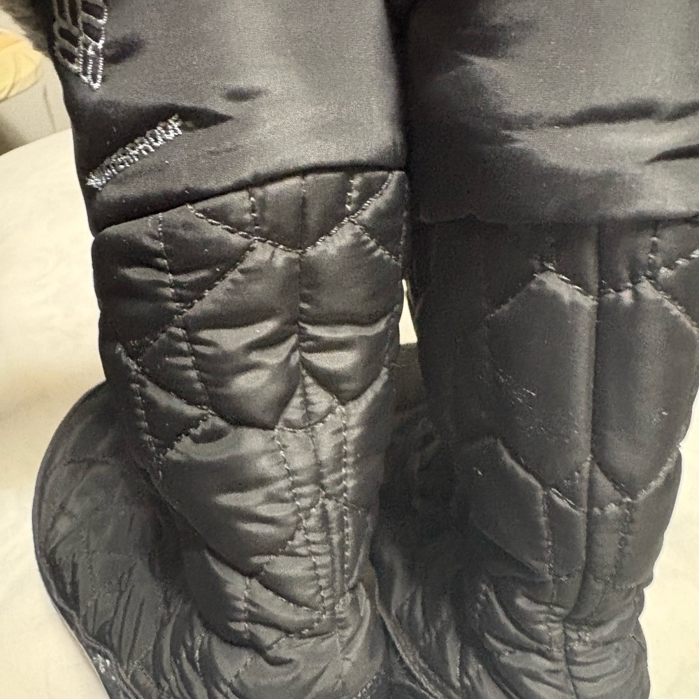Columbia Women's Black Quilted Winter Boots - Picture 13 of 15